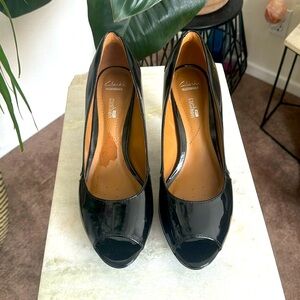 Clark’s Collection Black Patent Leather Pump Heel w/ peep toe 3 1/2 “ heel